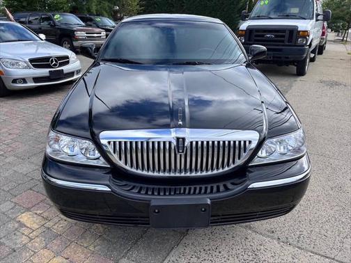 2011 Lincoln Town Car Signature