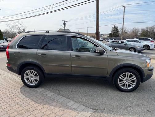 Green 2010 Volvo XC90 3.2