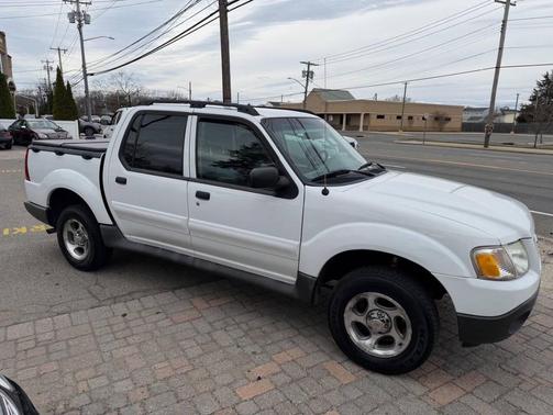 Oxford White Clearcoat 2005 Ford Explorer Sport Trac XLS