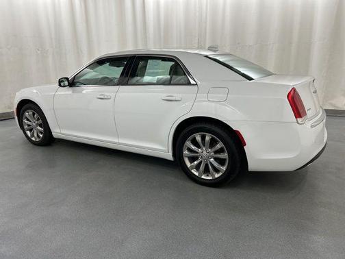2018 Chrysler 300 Touring