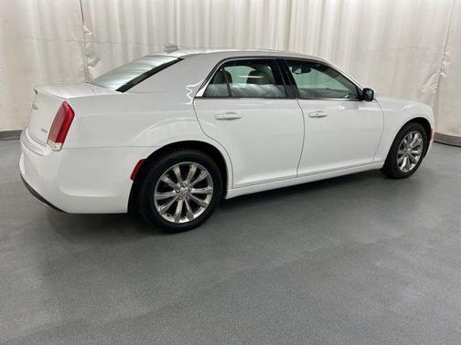 2018 Chrysler 300 Touring