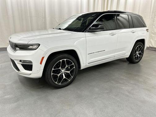 Bright White Clearcoat 2023 Jeep Grand Cherokee Summit