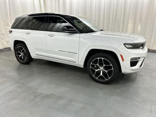 Bright White Clearcoat 2023 Jeep Grand Cherokee Summit