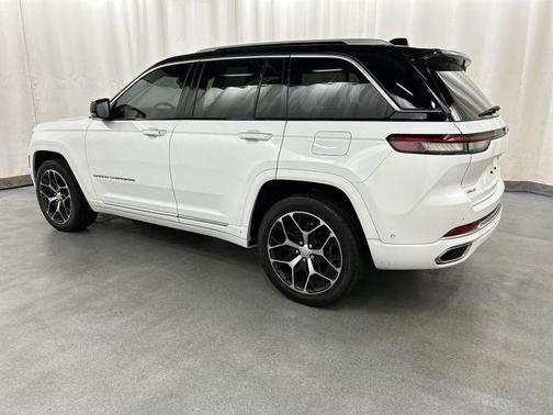 Bright White Clearcoat 2023 Jeep Grand Cherokee Summit