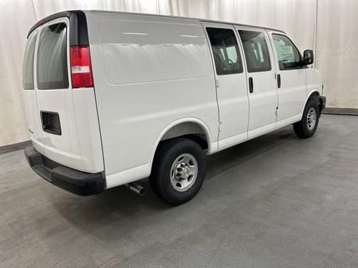 Summit White 2026 Chevrolet Express 2500 Work Van