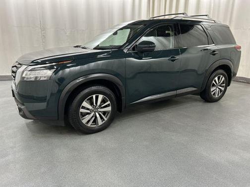 2022 Nissan Pathfinder SL 4WD