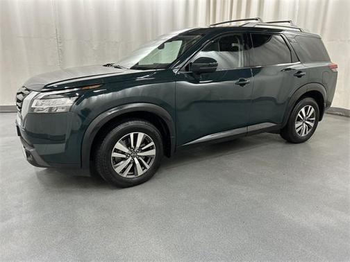 2022 Nissan Pathfinder SL 4WD