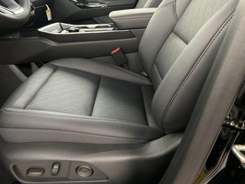 Mosaic Black Metallic 2026 Chevrolet Equinox 1LT