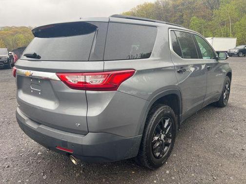 Satin Steel Metallic 2019 Chevrolet Traverse LT Cloth