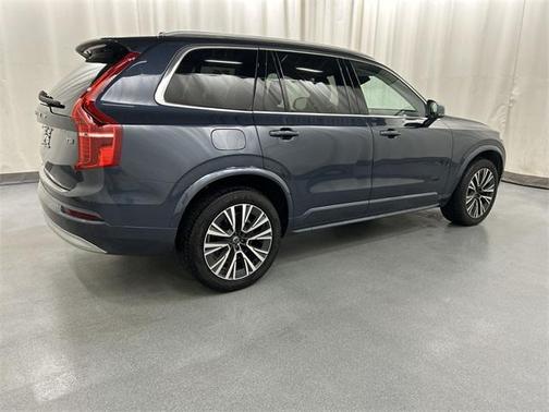 2022 Volvo XC90 T5 Momentum