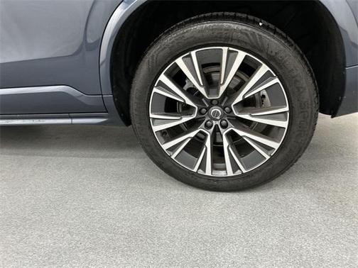2022 Volvo XC90 T5 Momentum
