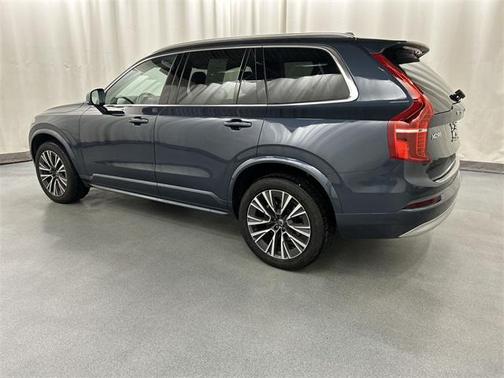 2022 Volvo XC90 T5 Momentum