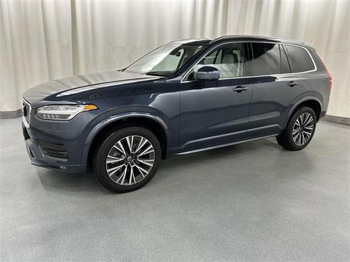 2022 Volvo XC90 T5 Momentum