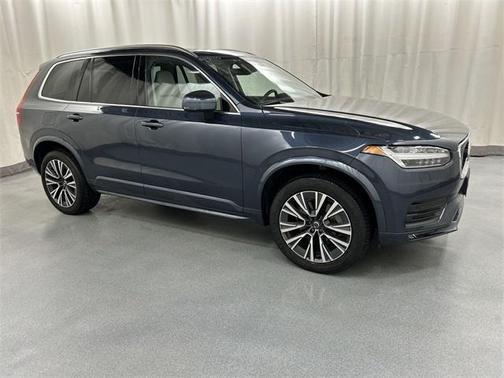 2022 Volvo XC90 T5 Momentum