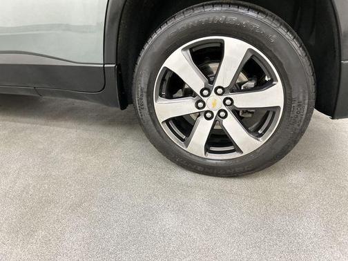 Silver Sage Metallic 2023 Chevrolet Traverse LT Leather