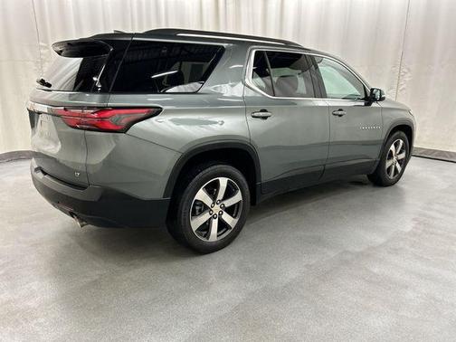 Silver Sage Metallic 2023 Chevrolet Traverse LT Leather