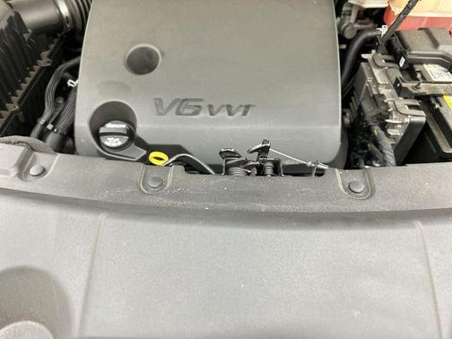 Silver Sage Metallic 2023 Chevrolet Traverse LT Leather