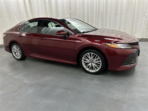 2019 Toyota Camry Hybrid XLE