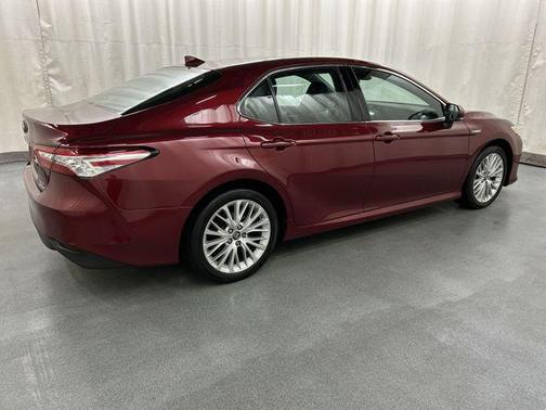2019 Toyota Camry Hybrid XLE