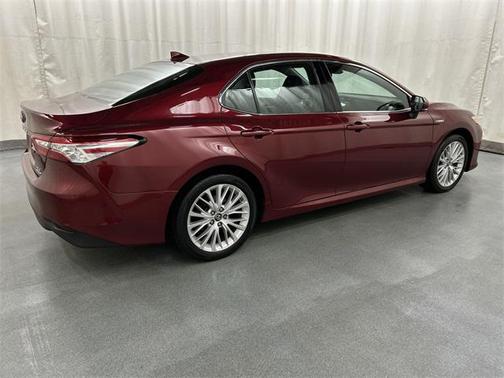 2019 Toyota Camry Hybrid XLE