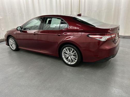 2019 Toyota Camry Hybrid XLE