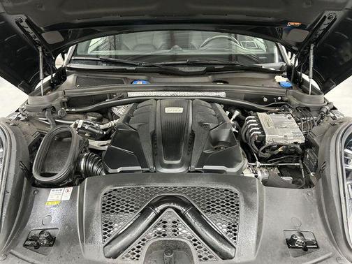 2022 Porsche Macan S