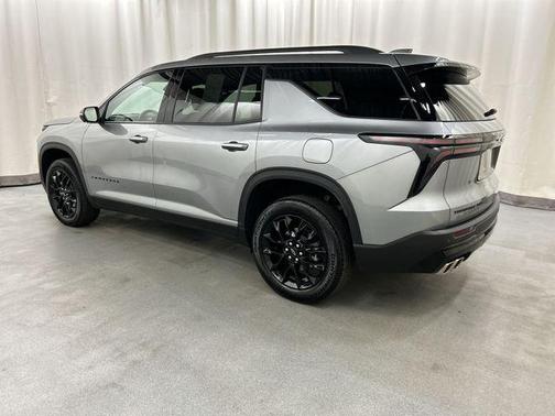 Sterling Gray Metallic 2024 Chevrolet Traverse LT