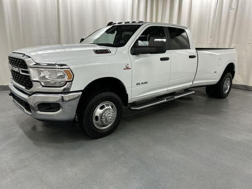 2024 RAM 3500 Big Horn Crew Cab 4x4 8' Box