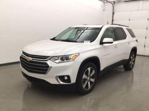 Iridescent Pearl Tricoat 2020 Chevrolet Traverse LT Leather