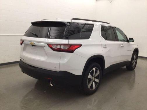 Iridescent Pearl Tricoat 2020 Chevrolet Traverse LT Leather