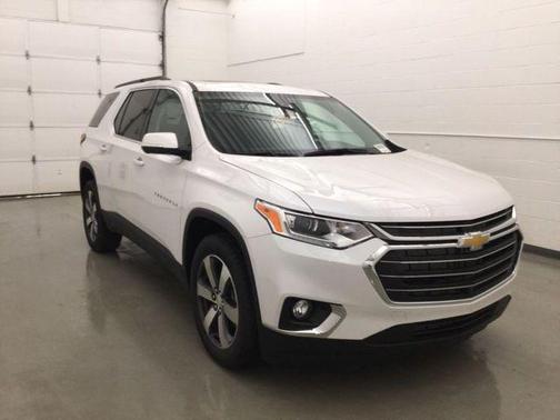 Iridescent Pearl Tricoat 2020 Chevrolet Traverse LT Leather