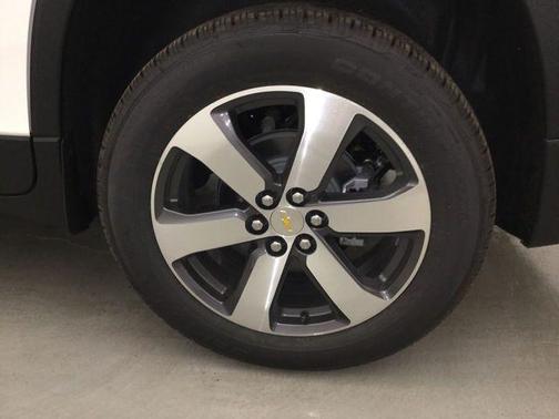 Iridescent Pearl Tricoat 2020 Chevrolet Traverse LT Leather