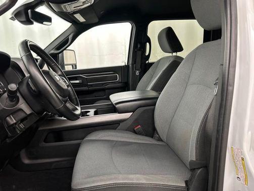 Bright White Clearcoat 2024 RAM 2500 Big Horn Crew Cab 4x4 6'4' Box