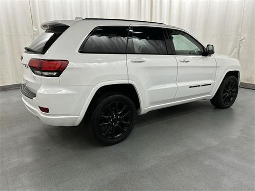 2022 Jeep Grand Cherokee Laredo