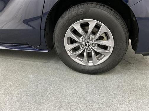 Predawn Gray Mica 2024 Toyota Sienna XLE
