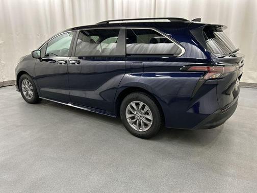 Predawn Gray Mica 2024 Toyota Sienna XLE
