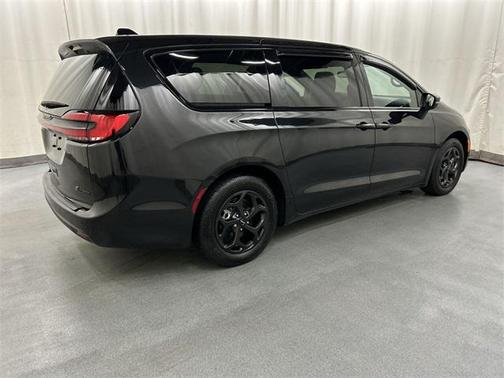 2023 Chrysler Pacifica Hybrid Touring L