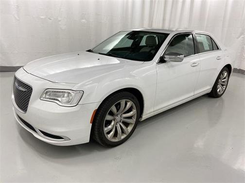 Photo 2 of 29 of 2018 Chrysler 300 Touring