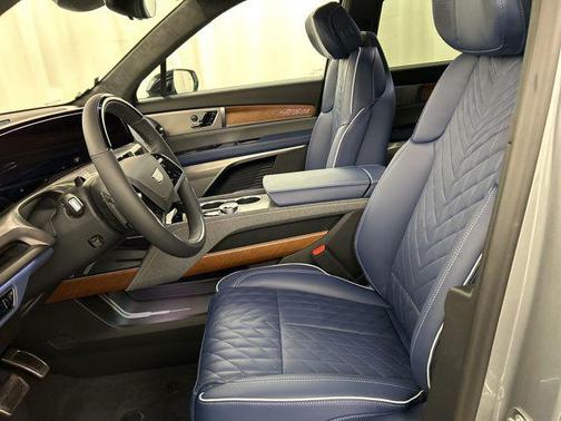 Argent Silver Metallic 2026 Cadillac VISTIQ Premium Luxury