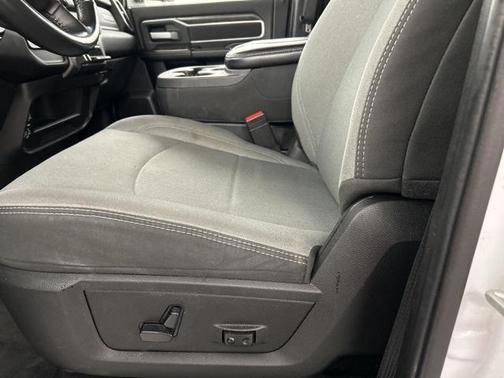 2024 RAM 3500 Big Horn Crew Cab 4x4 8' Box