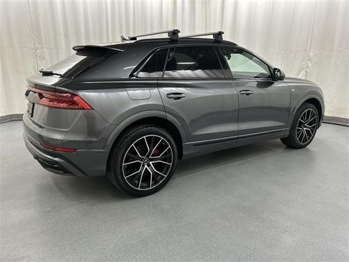 2022 Audi Q8 55 Premium Plus