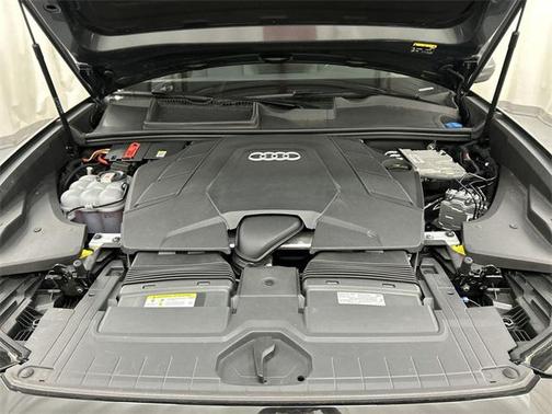 2022 Audi Q8 55 Premium Plus