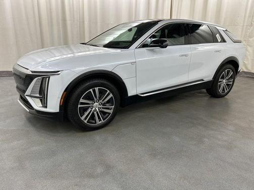 Vibrant White Tricoat 2026 Cadillac LYRIQ Luxury