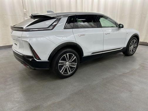 Vibrant White Tricoat 2026 Cadillac LYRIQ Luxury