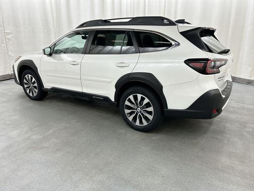 Crystal White Pearl 2023 Subaru Outback Limited