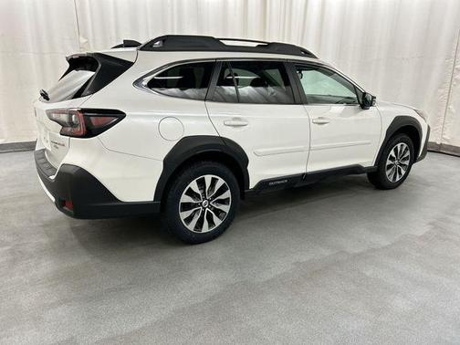 Crystal White Pearl 2023 Subaru Outback Limited