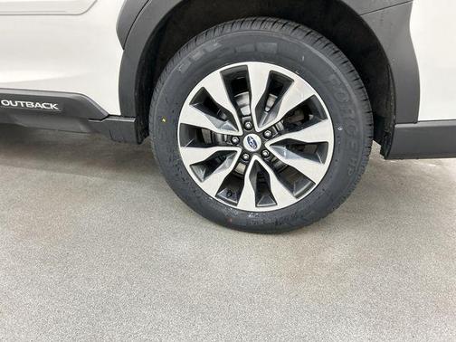 Crystal White Pearl 2023 Subaru Outback Limited