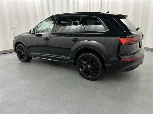 2023 Audi Q7 55 Premium Plus