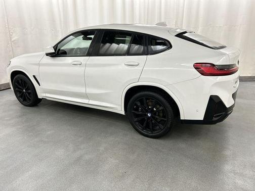 2025 BMW X4 xDrive30i