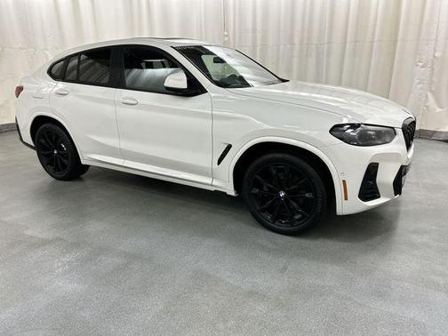 2025 BMW X4 xDrive30i